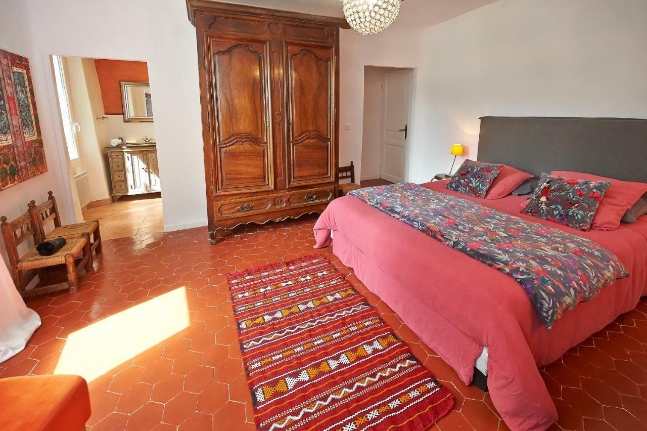 La Grande Maison De Bed & Breakfast Nans-les-Pins